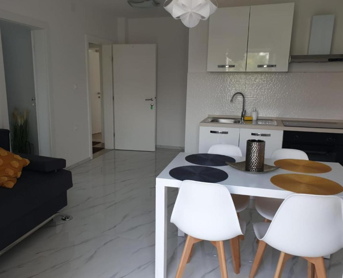 Premium Apartments Adore Novalja Exterior photo